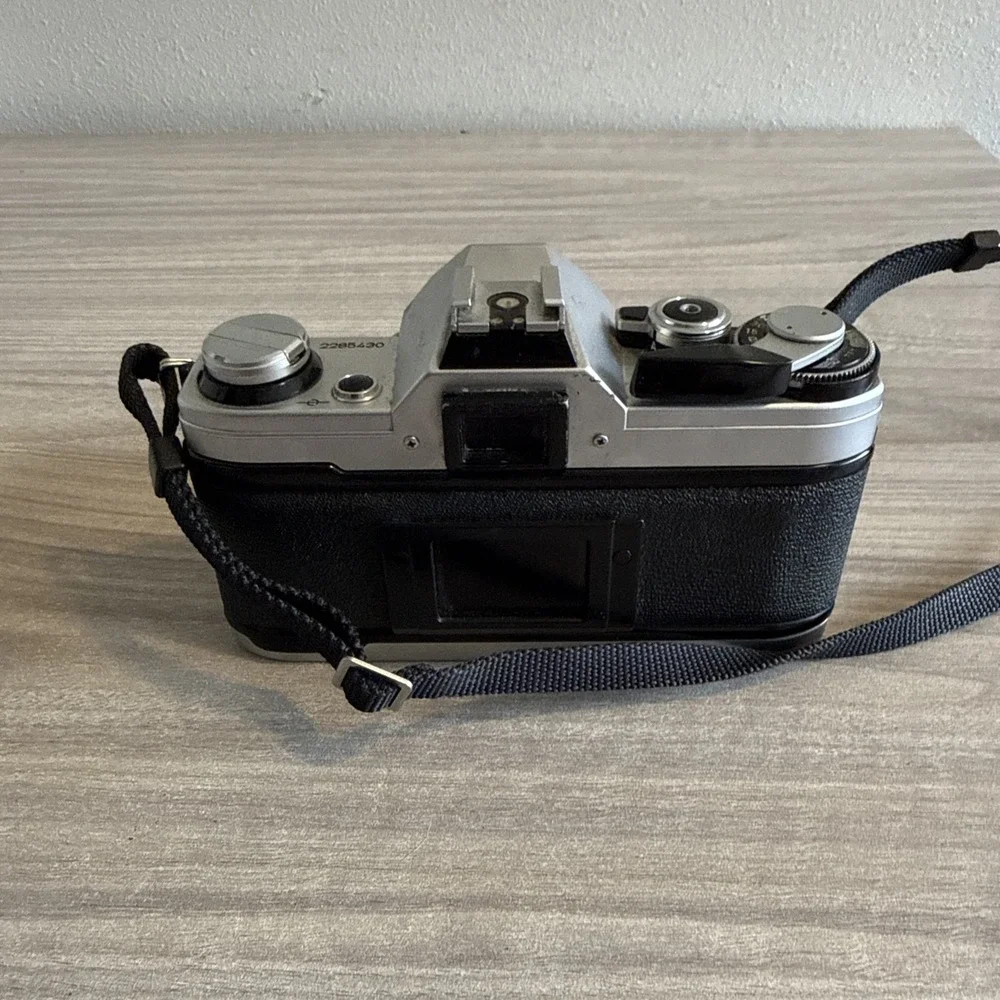 Canon AE-1 SLR 35mm Film Camera w/ Canon Lens FD 50mm F1.8!l Tested Works